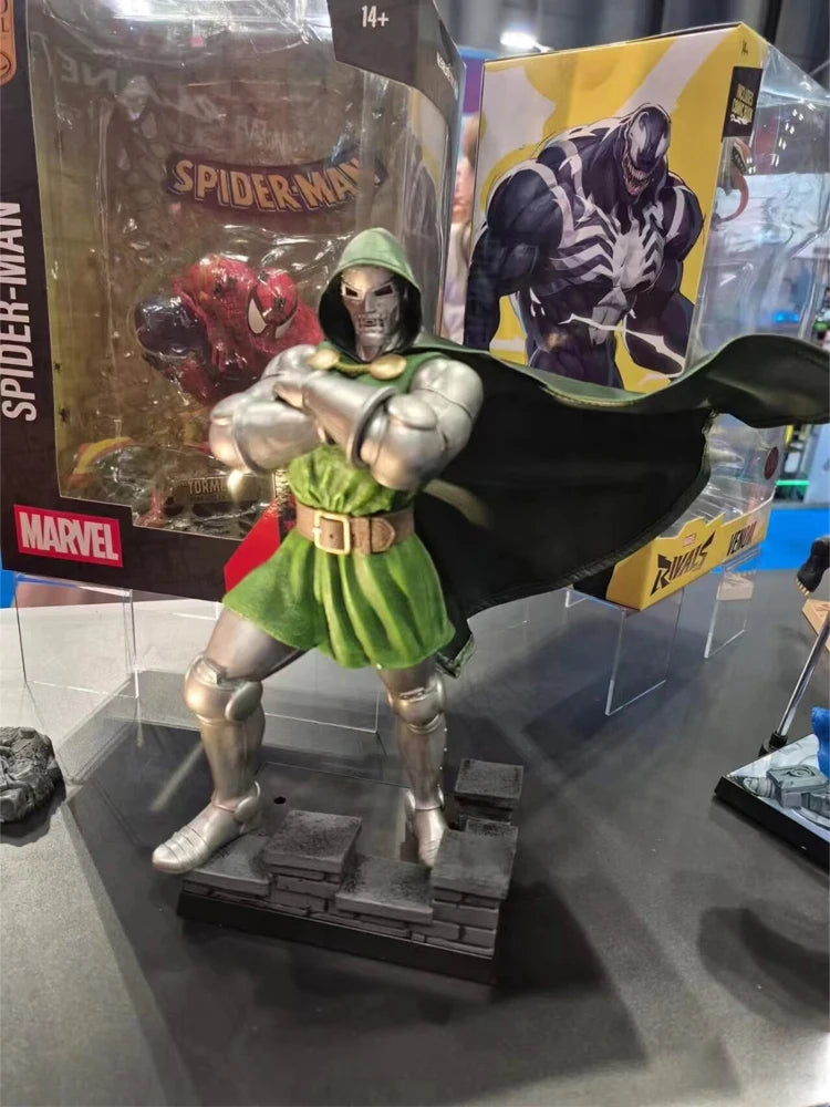 Mcfarlane Toys Doctor Doom/Gold Label Future Foundation Marvel Collection 1:6th Wv8 Action Figure ﻿18cm Model Doll Garage Kit